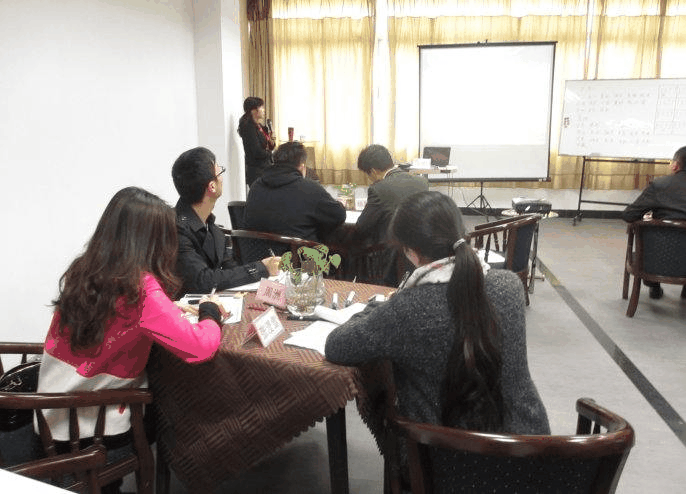 余倩老师授课图片