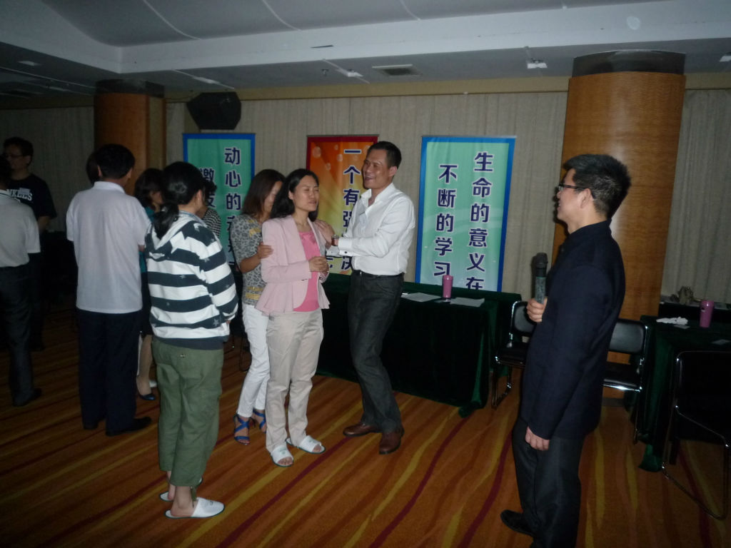 黄新老师授课图片