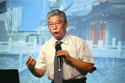 郝万山授课图片