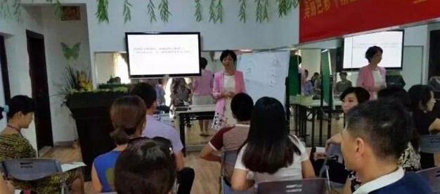 岳丰竹老师授课图片