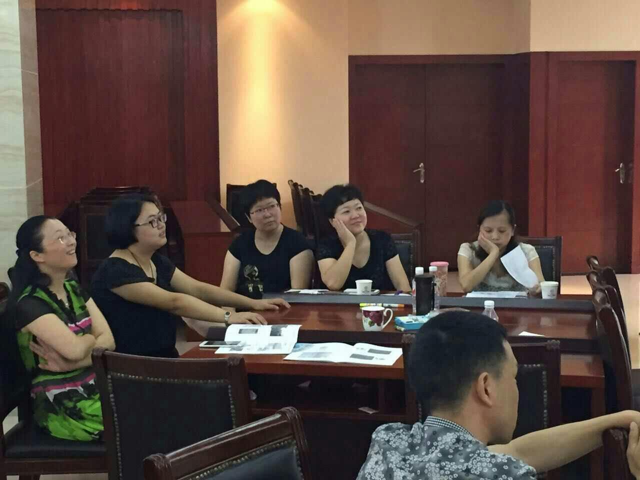 张宏伟老师授课图片