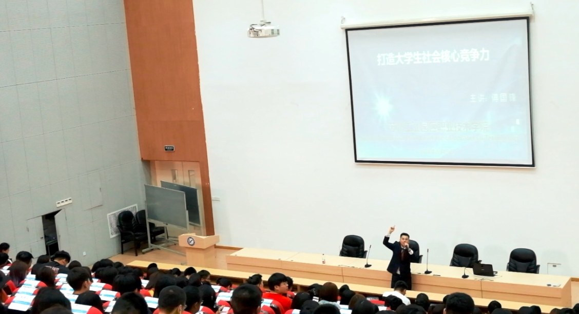 打造大学生社会核心竞争力